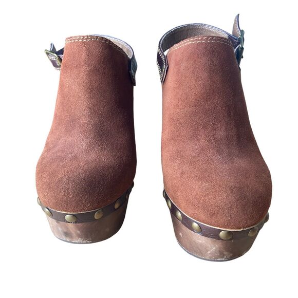 Steve Madden Clogs Size 7.5 Carnee Wooden Round Toe Studded Mule Heel Suede - Picture 2 of 9